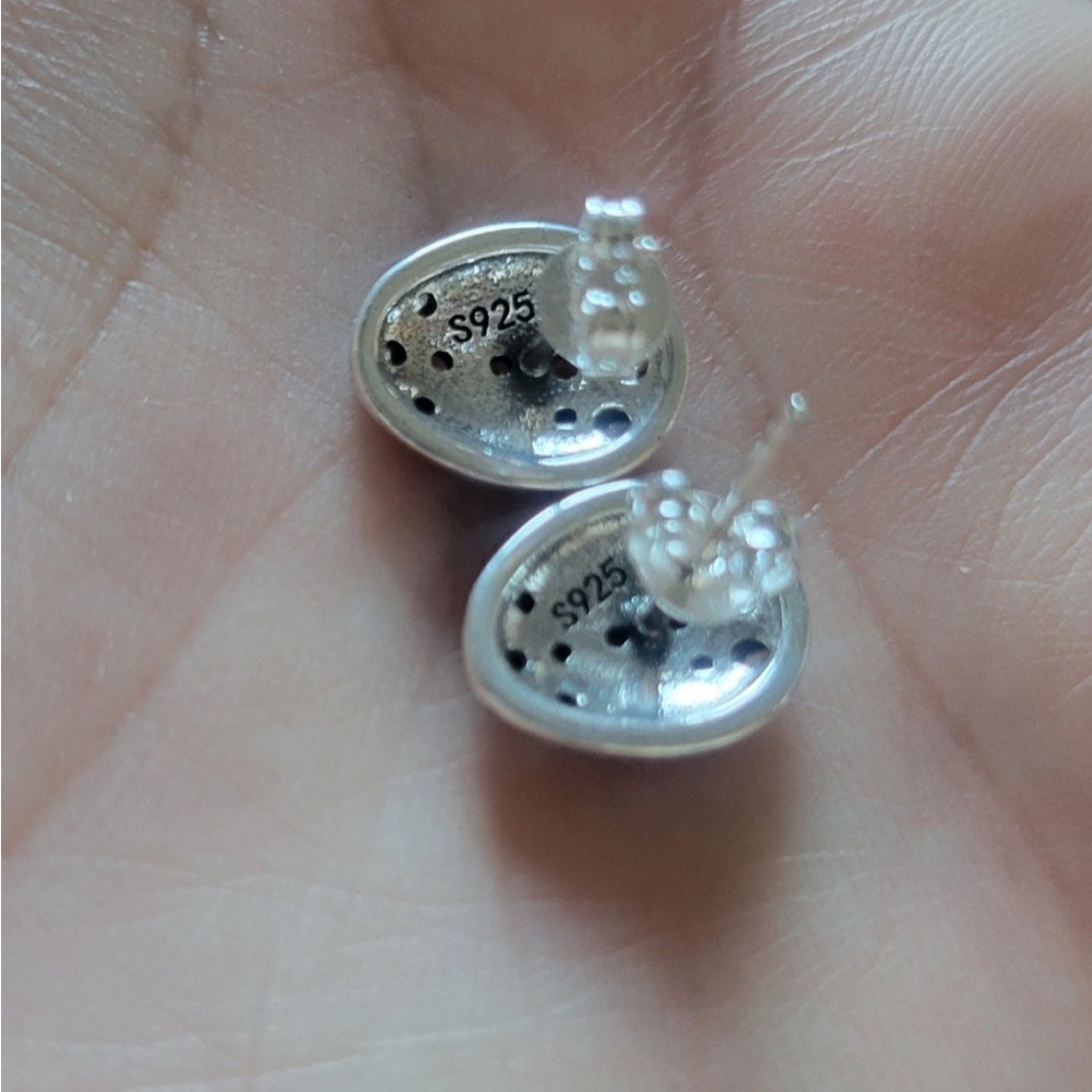 Spiderman Silver Stud Earrings - Picture 4 of 11